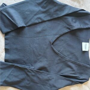 Dynamic Women's Black Long Sleeve Top